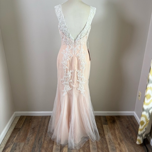 NWT JJ’s House Trumpet/Mermaid Scoop Floor Length Tulle Lace Wedding Dress Sz 8 - Picture 6 of 16